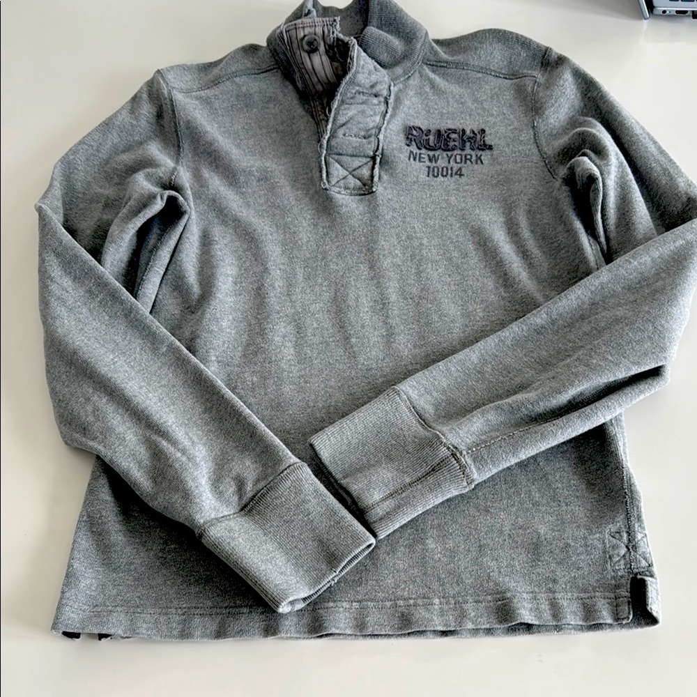 Ruehl Distressed Men’s Gray Pullover Large